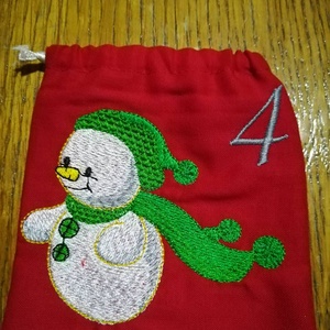 Hímzett adventi naptár, 24 db kis hímzett zsák - karácsony - adventi díszek - adventi naptár - Meska.hu Hímzett adventi naptár, 24 db kis hímzett zsák - karácsony - adventi díszek - adventi naptár - Meska.hu