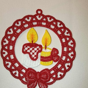 Csipke dísz keretben, többféle, felakasztható - Színes gyertya, Karácsony, Karácsonyi lakásdekoráció, Karácsonyfadíszek, Csipkekészítés, MESKA