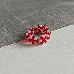 Candy cane mintájú gyöngy gyűrű, Ékszer, Gyűrű, Gyöngyös gyűrű, Ékszerkészítés, Gyöngyfűzés, gyöngyhímzés, MESKA