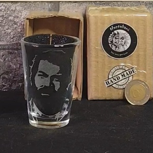 Bud Spencer mintás, kézzel gravírozott,üveg röviditalos pohár , Otthon & Életmód, Konyhafelszerelés, tálalás, Tálalás, Pálinkás poharak, szettek, , MESKA
