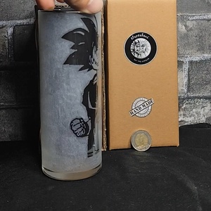 Son Goku mutat Kézzel gravírozott üveg pohár  - otthon & életmód - konyhafelszerelés, tálalás - konyhai dekoráció - konyhai dísz - Meska.hu