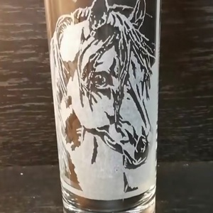 Ló mintás üveg pohár kézzel gravírozva  - Meska.hu