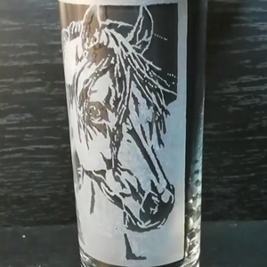 Ló mintás üveg pohár kézzel gravírozva  - otthon & életmód - konyhafelszerelés, tálalás - tálalás - pohár - Meska.hu