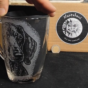 Tacskó mintás kézzel gravírozott bögre  - otthon & életmód - konyhafelszerelés, tálalás - tálalás - bögre & csésze - Meska.hu