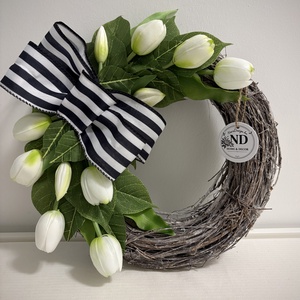 Elegáns tavaszi ajtódísz fehér tulipánokkal - otthon & életmód - dekoráció - ajtó- és ablak dekoráció - ajtódísz & kopogtató - Meska.hu