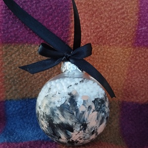 Absztrakt, fekete, töltött gömbdísz - karácsony - karácsonyi lakásdekoráció - karácsonyfadíszek - Meska.hu