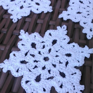 Horgolt hópelyhek I. - Meska.hu