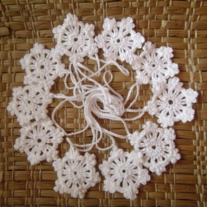 Horgolt hópehely girland - Meska.hu