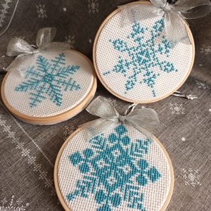 Kék hópelyhek - karácsony - karácsonyi lakásdekoráció - karácsonyi lakásdíszek - Meska.hu