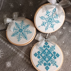 Kék hópelyhek - karácsony - karácsonyi lakásdekoráció - karácsonyi lakásdíszek - Meska.hu