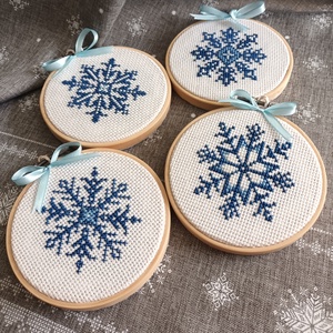 Sötétkék hópelyhek - karácsony - karácsonyi lakásdekoráció - karácsonyi lakásdíszek - Meska.hu