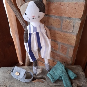 Bendegúz a cica fiúcska- öltöztethető varrott macska figura, Játék & Sport, Plüssállat & Játékfigura, Más figura, Baba-és bábkészítés, Varrás, MESKA