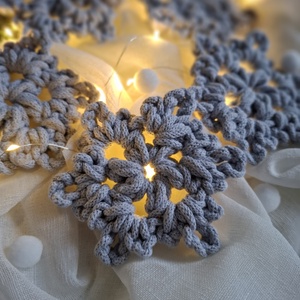 Hópehely - szürke - karácsony - karácsonyi lakásdekoráció - karácsonyfadíszek - Meska.hu