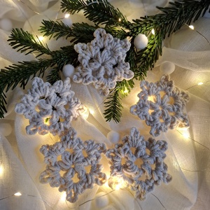 Hópehely kicsi - törtfehér/natúr  - karácsony - karácsonyi lakásdekoráció - karácsonyfadíszek - Meska.hu