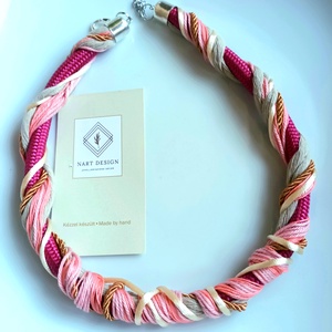 Tavaszváró nyaklánc, magenta kötél, rózsaszín pamut fonalakkal - ékszer - nyaklánc - statement nyaklánc - Meska.hu