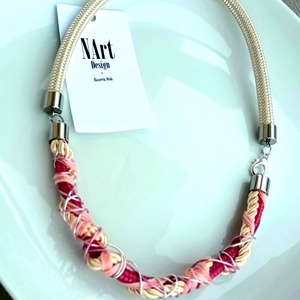 Rózsaszín mánia fonal, zsinór nyaklánc - ékszer - nyaklánc - statement nyaklánc - Meska.hu