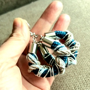 Kékmánia zsinór, kötél fülbevaló - ékszer - fülbevaló - lógós kerek fülbevaló - Meska.hu