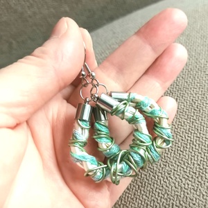 Zöld tenger zsinór, fonal fülbevaló, Ékszer, Fülbevaló, Lógós kerek fülbevaló, Csomózás, Ékszerkészítés, MESKA