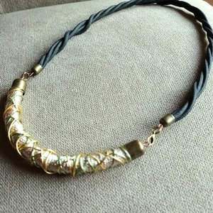 Fekete, arany démoni nyaklánc - Meska.hu