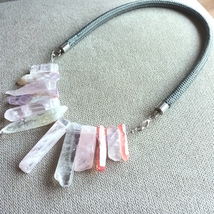 Lila, rózsaszín ásvány nyaklánc - ékszer - nyaklánc - statement nyaklánc - Meska.hu