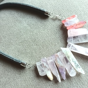 Lila, rózsaszín ásvány nyaklánc - ékszer - nyaklánc - statement nyaklánc - Meska.hu