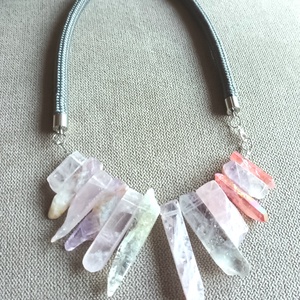 Lila, rózsaszín ásvány nyaklánc - ékszer - nyaklánc - statement nyaklánc - Meska.hu