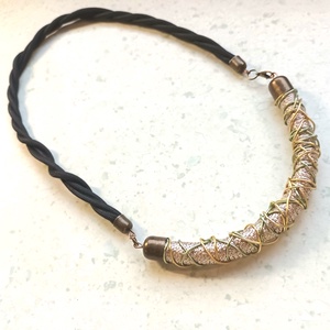 Fekete, arany démoni nyaklánc, Ékszer, Nyaklánc, Statement nyaklánc, Ékszerkészítés, Csomózás, MESKA