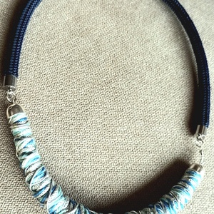 Kék mánia, ezüst fonal,  zsinór nyaklánc - ékszer - nyaklánc - statement nyaklánc - Meska.hu