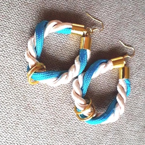 Türkiz, beige Design fülbevaló, Ékszer, Fülbevaló, Lógó fülbevaló, Ékszerkészítés, Csomózás, MESKA