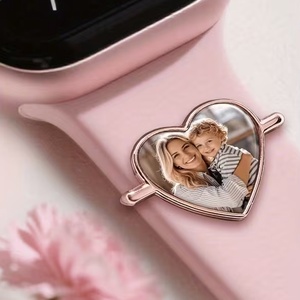 Óradísz saját fotóval, Ékszer, Karóra és Ékszeróra, Óraszíj, Fotó, grafika, rajz, illusztráció, Szív alakú, fém fényképes dísz okosórára – tökéletes Valentin-napi ajándék

Lepd meg párodat egy ig..., MESKA