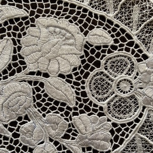 Kalocsai mintás riselt terítő - otthon & életmód - dekoráció - asztal és polc dekoráció - horgolt & csipketerítő - Meska.hu