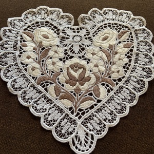 Kalocsai mintás riselt szív alakú terítő - Meska.hu
