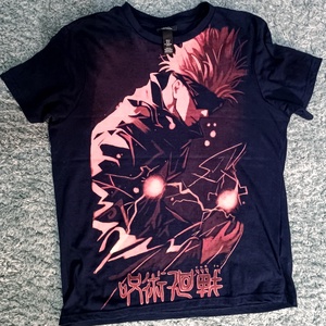 Jujutsu Kaisen(Gojo Satoru) mintájú pamut póló, kézzel festve hypo segítségével  - ruha & divat - férfi ruha - póló - Meska.hu