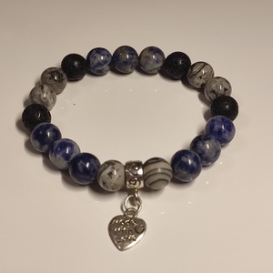 ? Belső nyugalom karkötő , Ékszer, Karkötő, Ásványkarkötő, Ékszerkészítés, Kézzel készült ásvány karkötő szodalit, lávakő (bazalt) és Picasso jáspis gyöngyökből, finom szív m..., MESKA