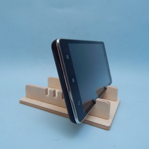 Fa asztali telefontartó állítható meredekséggel - otthon & életmód - tárolás & rendszerezés - asztali telefontartó - Meska.hu