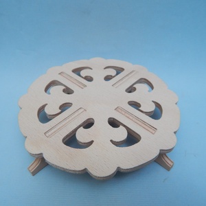 Fa edényalátét mintával, lábakkal - otthon & életmód - konyhafelszerelés, tálalás - sütés, főzés - edényalátét - Meska.hu