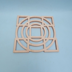 Fa edényalátét kör és kocka mintával - otthon & életmód - konyhafelszerelés, tálalás - sütés, főzés - edényalátét - Meska.hu