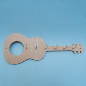 Fa fali gitár kulcstartó -  - Meska.hu