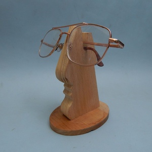 Fa szemüvegtartó orr alakzattal - Meska.hu