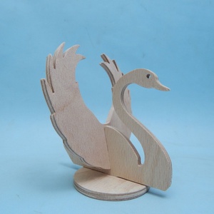 Fa asztali dísz hattyú mintával, Otthon & Életmód, Dekoráció, Asztal és polc dekoráció, Asztaldísz, Famegmunkálás, MESKA