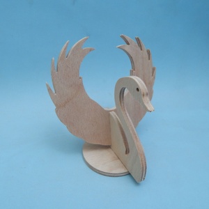 Fa asztali dísz hattyú mintával - otthon & életmód - dekoráció - asztal és polc dekoráció - asztaldísz - Meska.hu