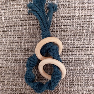 Makramé csörgő természetes anyagokból - játék & sport - 3 éves kor alattiaknak - csörgő - Meska.hu