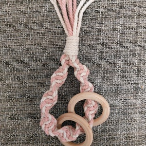 Makramé csörgő természetes anyagokból - játék & sport - 3 éves kor alattiaknak - csörgő - Meska.hu