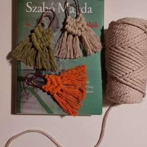 Makramé könyvjelző három színben  - könyv & zene - könyvjelző - Meska.hu