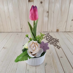 Anyák napi pink tulipános asztaldísz fehér kaspóban - Meska.hu