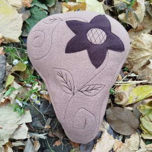 Közepes méretű téli kerékpár üléshuzat vízhatlan réteggel, virág  - Meska.hu