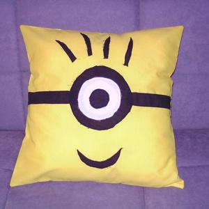 GRU Minyon  és Battman patchwork  díszpárna - otthon & életmód - lakástextil - párna & párnahuzat - Meska.hu