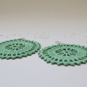 Horgolt, nagyobb méretű fülbevaló - zöld - ékszer - fülbevaló - lógós kerek fülbevaló - Meska.hu