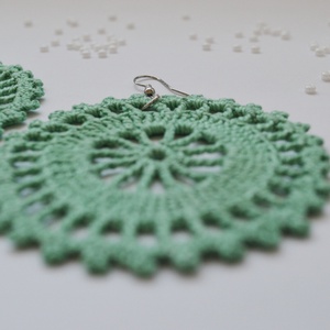 Horgolt, nagyobb méretű fülbevaló - zöld - ékszer - fülbevaló - lógós kerek fülbevaló - Meska.hu