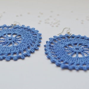 Horgolt, nagyobb méretű fülbevaló - kék - ékszer - fülbevaló - lógós kerek fülbevaló - Meska.hu